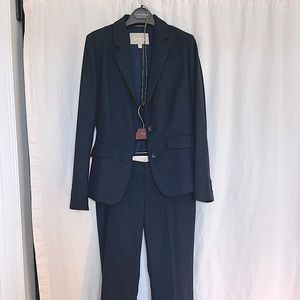 Banana republic navy/black pinstripe suit Sz 0 jacket, sz 2P Martin fit pant